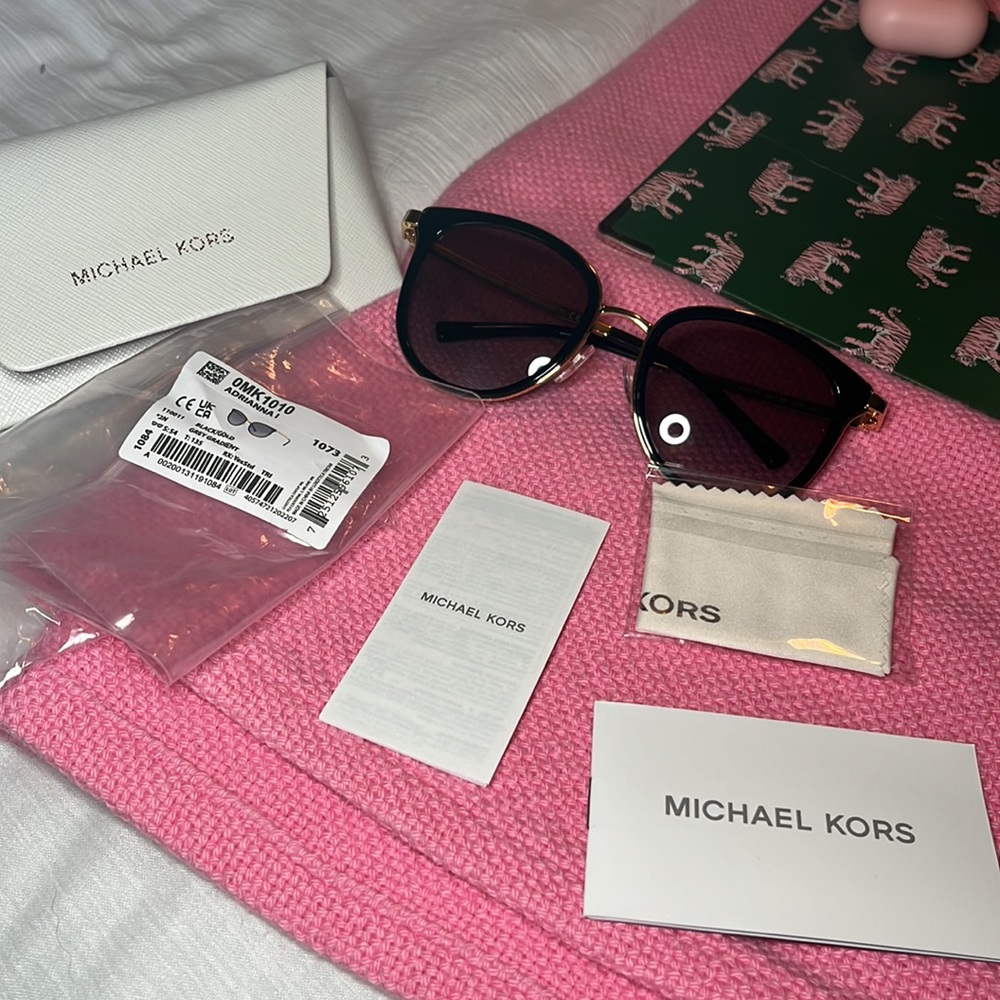 *Brand New/Never Been Worn* Michael Kors Adrianna I Sunglasses - Picture 5 of 5